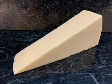 Load image into Gallery viewer, Keens Cheddar
