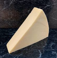 Load image into Gallery viewer, Keens Cheddar
